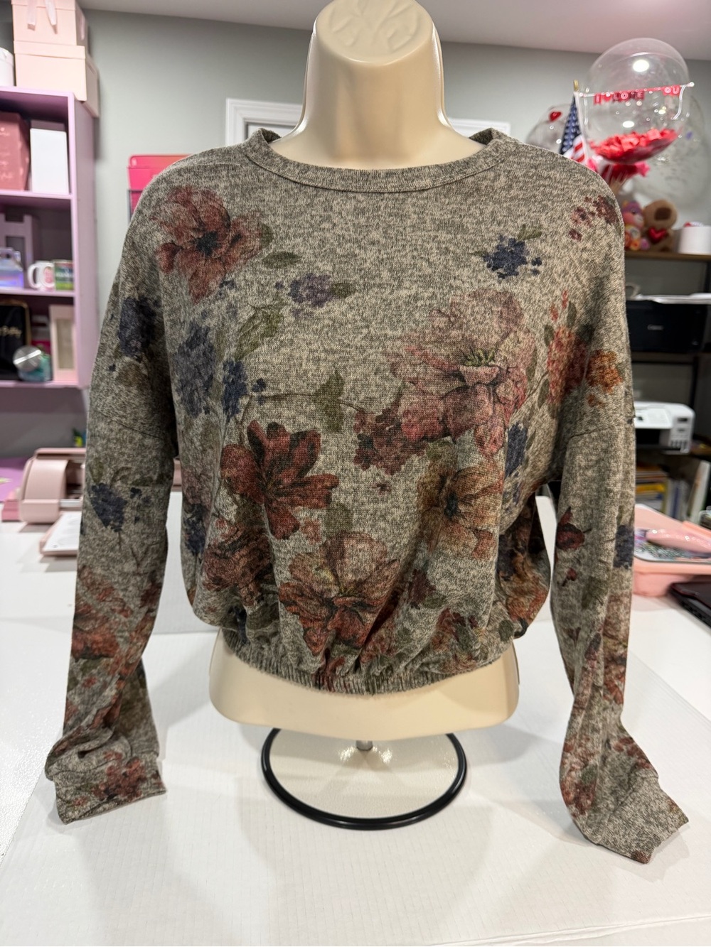 Floral Print Crewneck Sweater - Gray